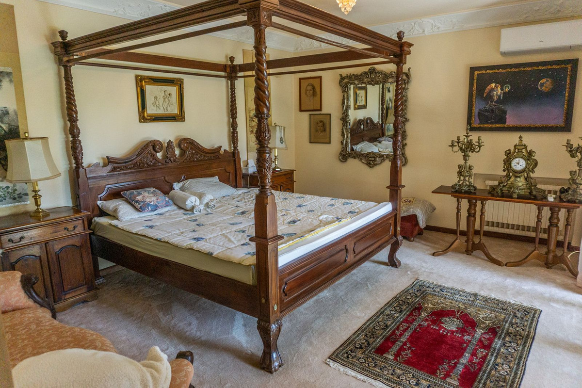 6 Bed Townhouse for sale in El Paraiso Costa Del Sol, Málaga, Spain