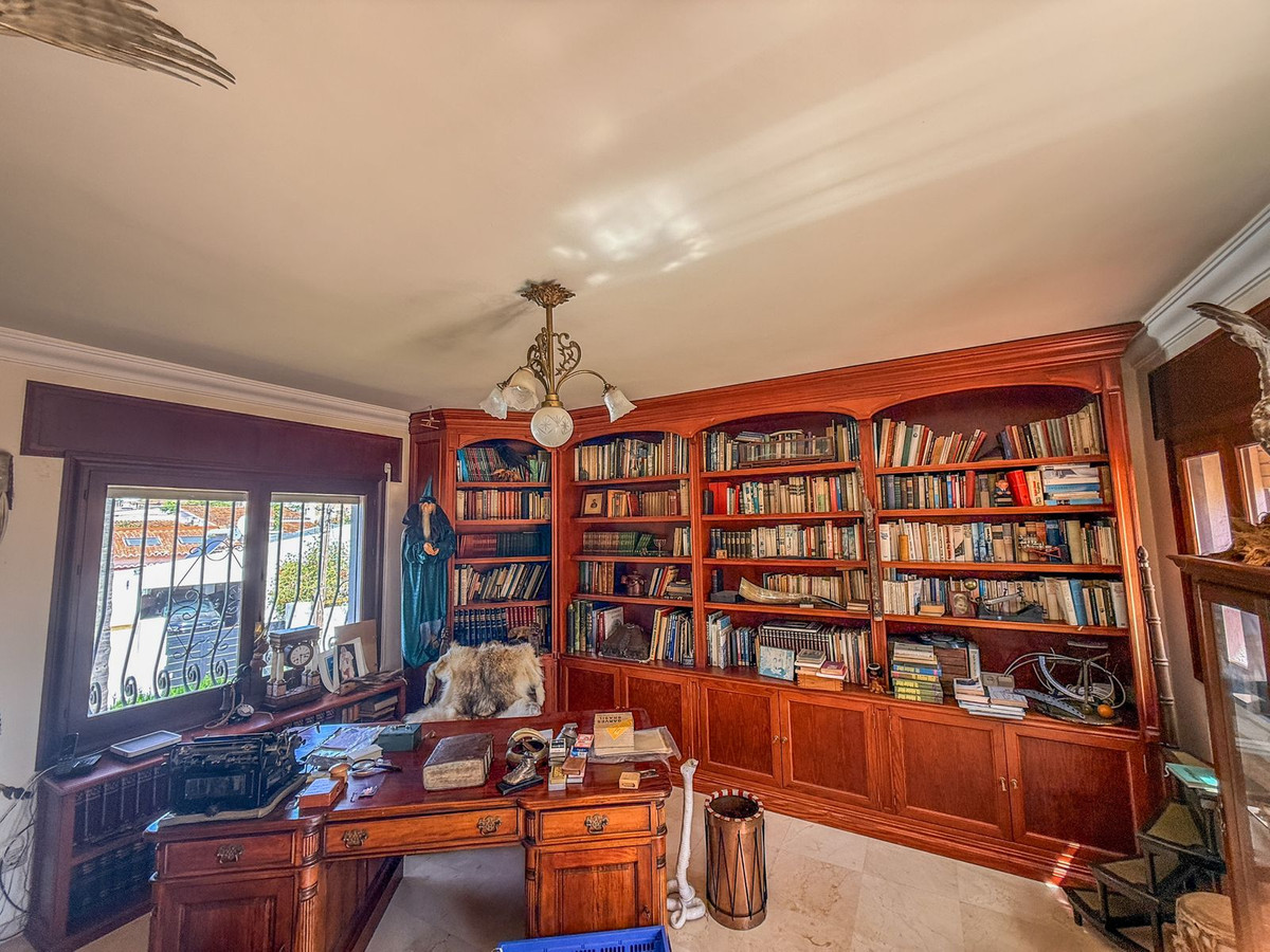 6 Bed Townhouse for sale in El Paraiso Costa Del Sol, Málaga, Spain