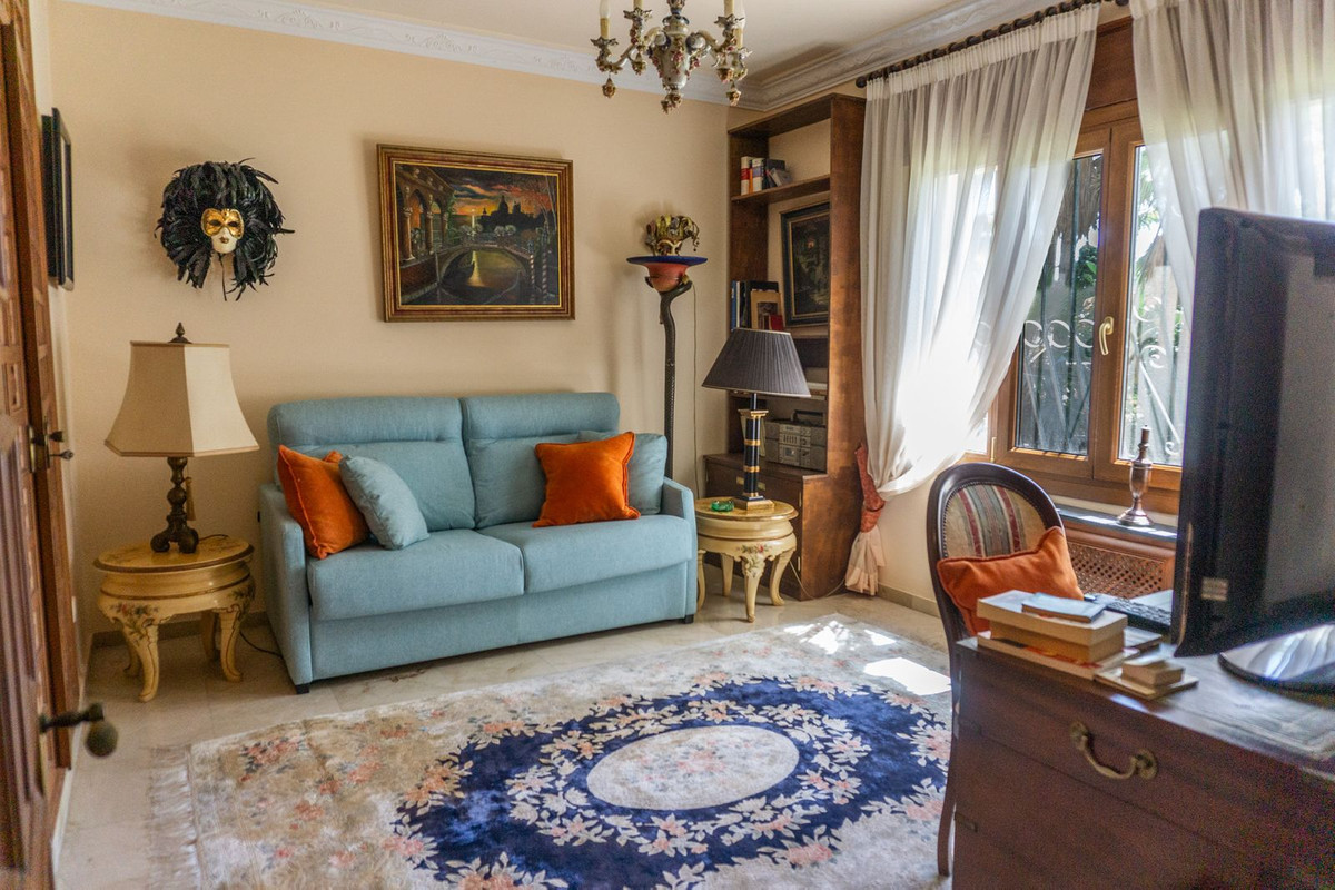 6 Bed Townhouse for sale in El Paraiso Costa Del Sol, Málaga, Spain