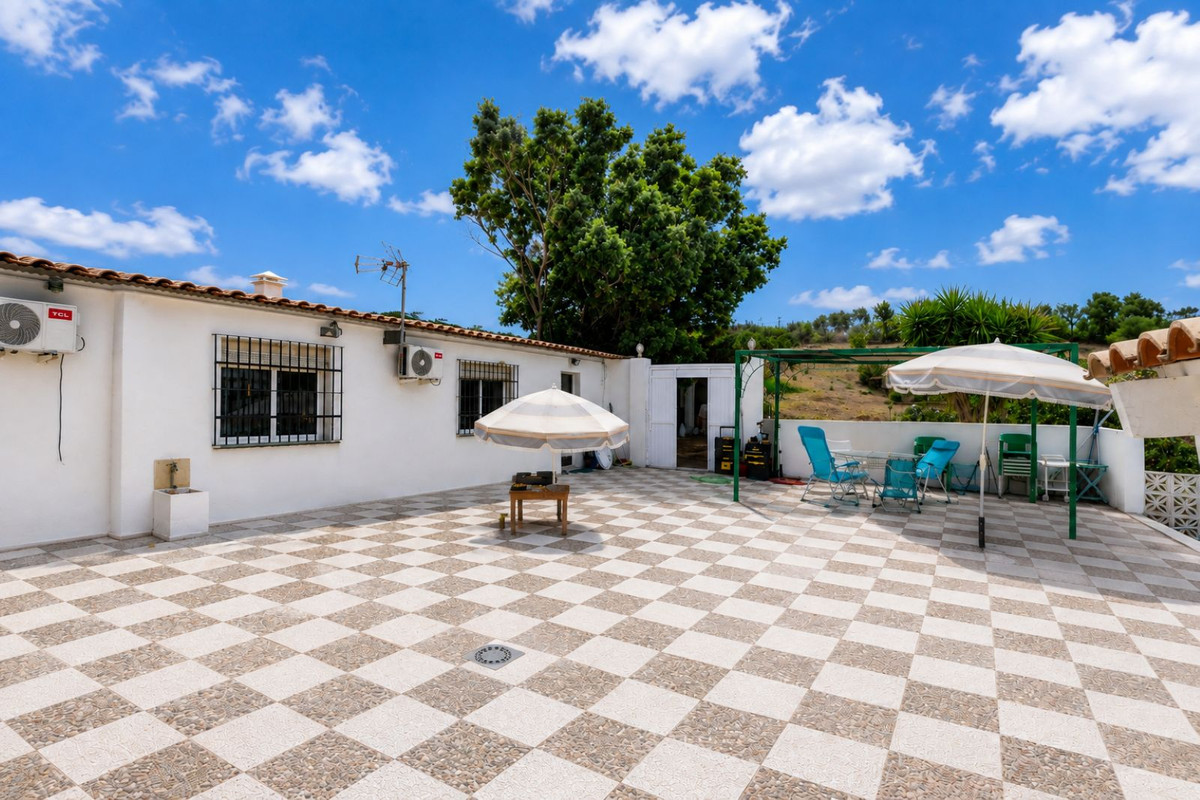 Se vende Finca - Cortijo de 2 dormitorios en Costa Del Sol, Málaga, España
