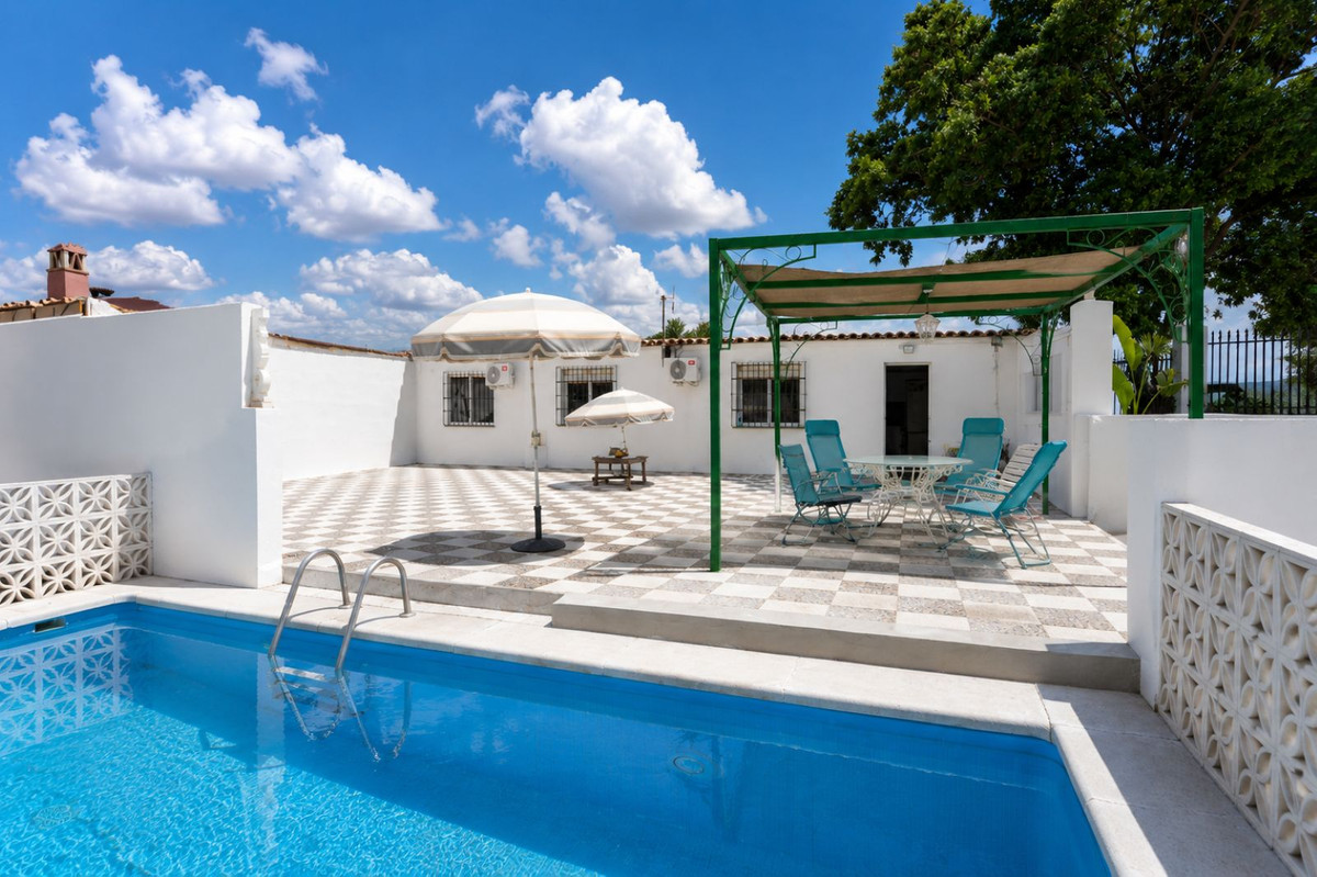 Se vende Finca - Cortijo de 2 dormitorios en Costa Del Sol, Málaga, España