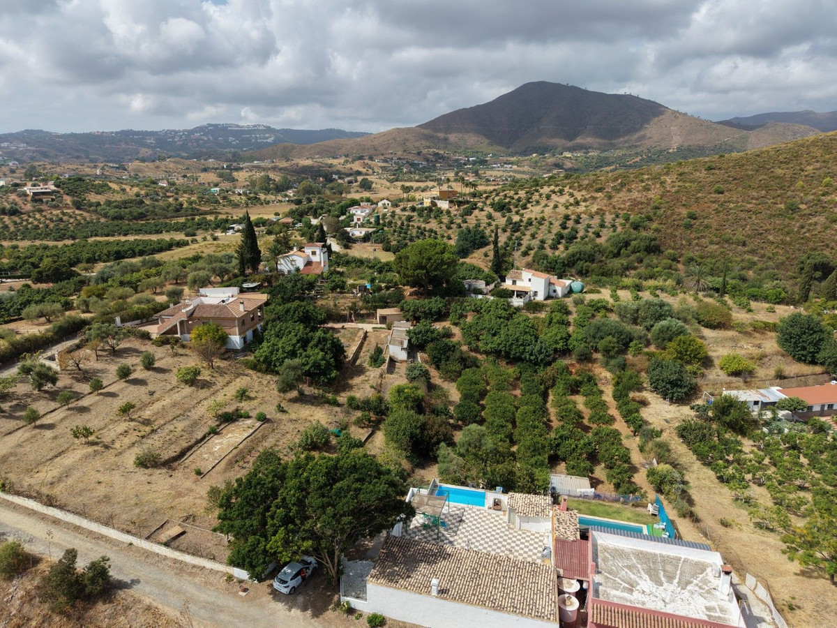Se vende Finca - Cortijo de 2 dormitorios en Costa Del Sol, Málaga, España