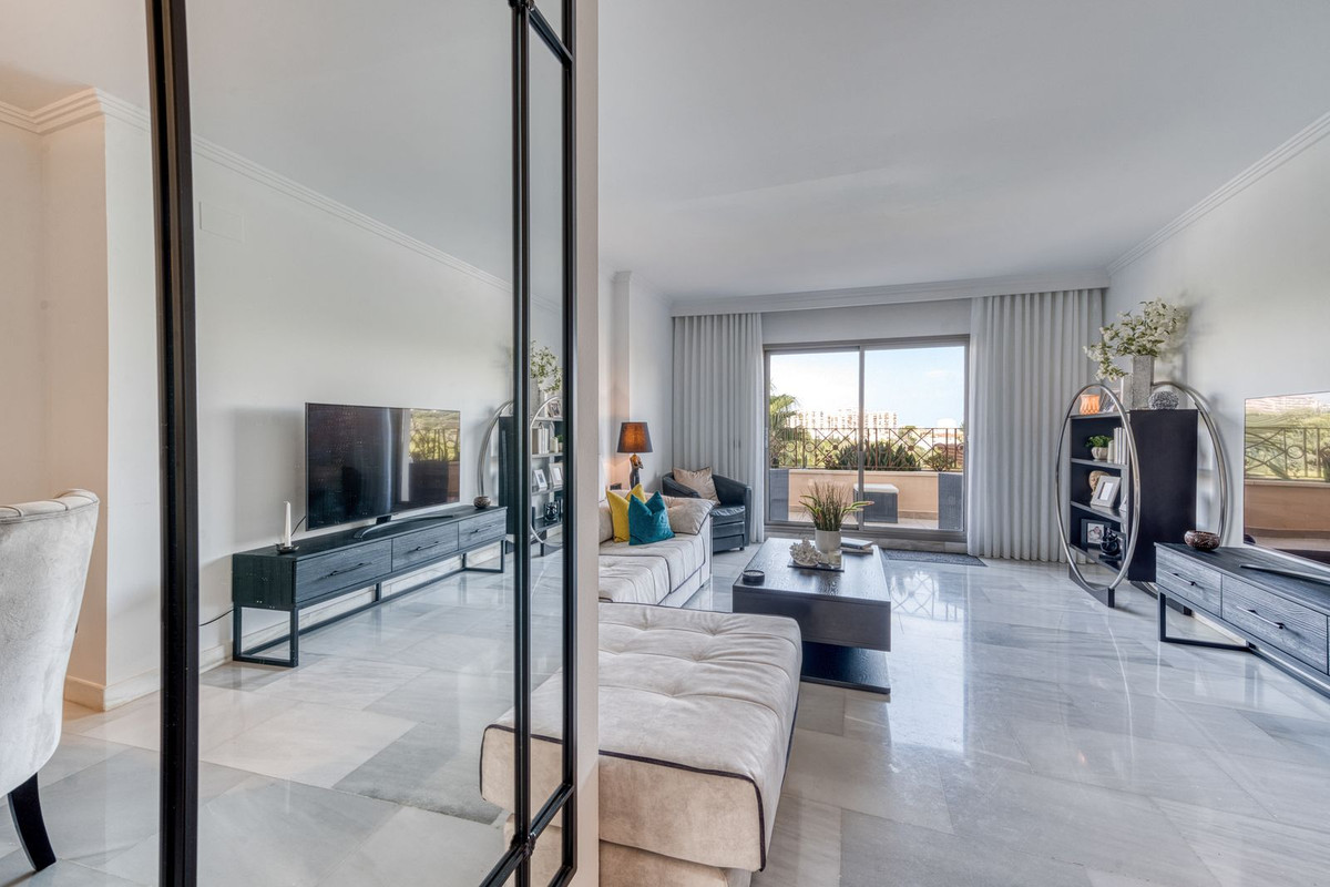 Se vende Apartamento Planta Media de 2 dormitorios en Costa Del Sol, Málaga, España