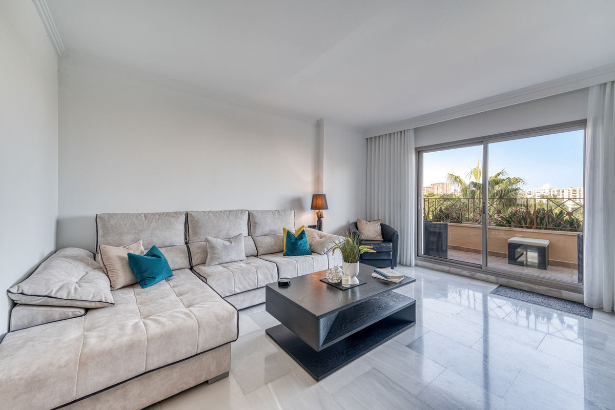 Se vende Apartamento Planta Media de 2 dormitorios en Costa Del Sol, Málaga, España