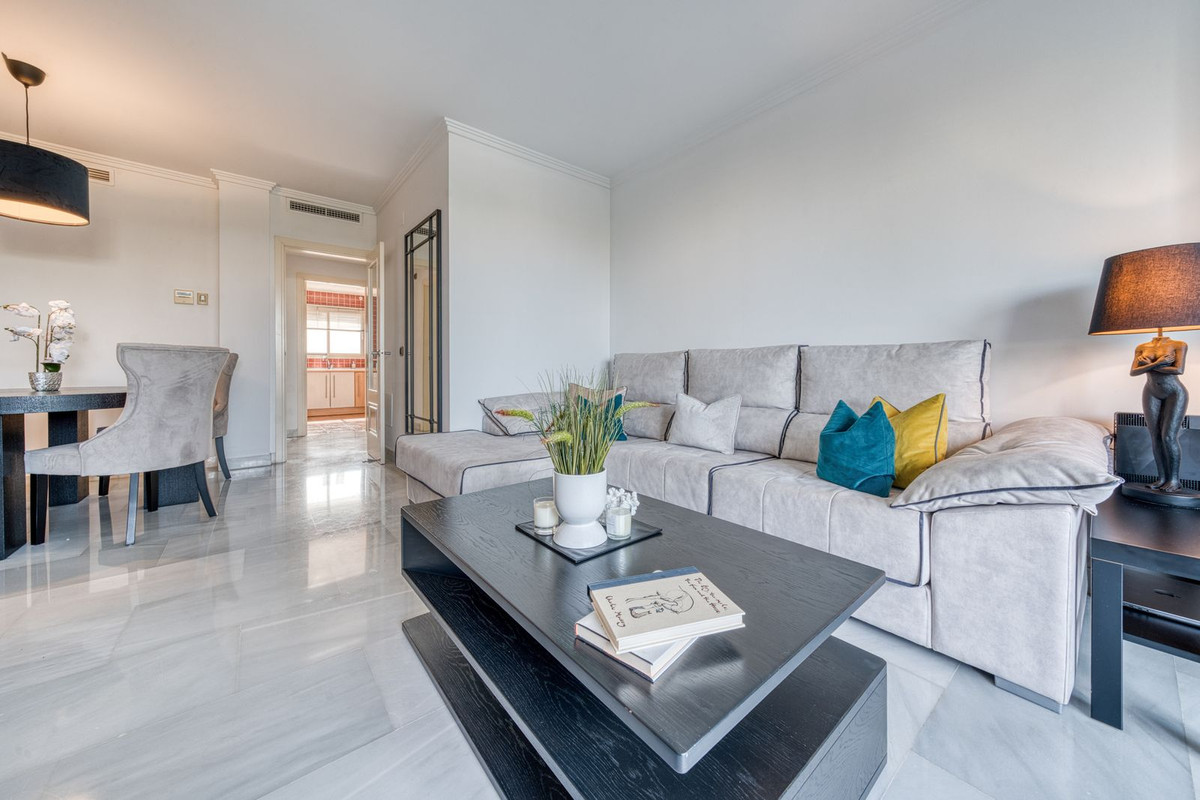 Se vende Apartamento Planta Media de 2 dormitorios en Costa Del Sol, Málaga, España