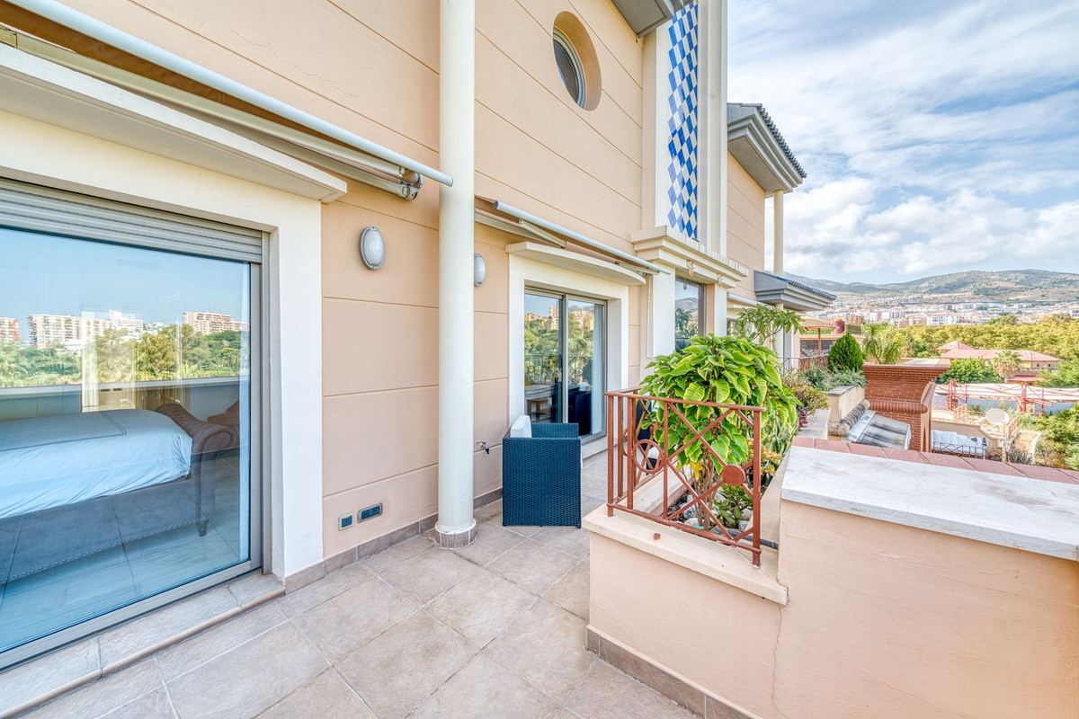 Se vende Apartamento Planta Media de 2 dormitorios en Costa Del Sol, Málaga, España