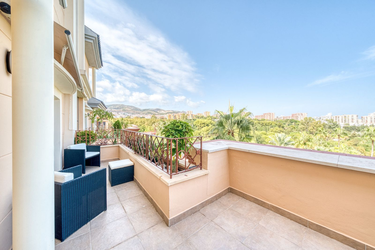 Se vende Apartamento Planta Media de 2 dormitorios en Costa Del Sol, Málaga, España