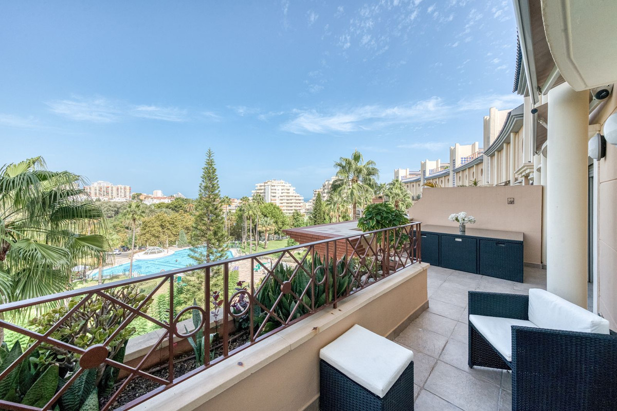 Se vende Apartamento Planta Media de 2 dormitorios en Costa Del Sol, Málaga, España