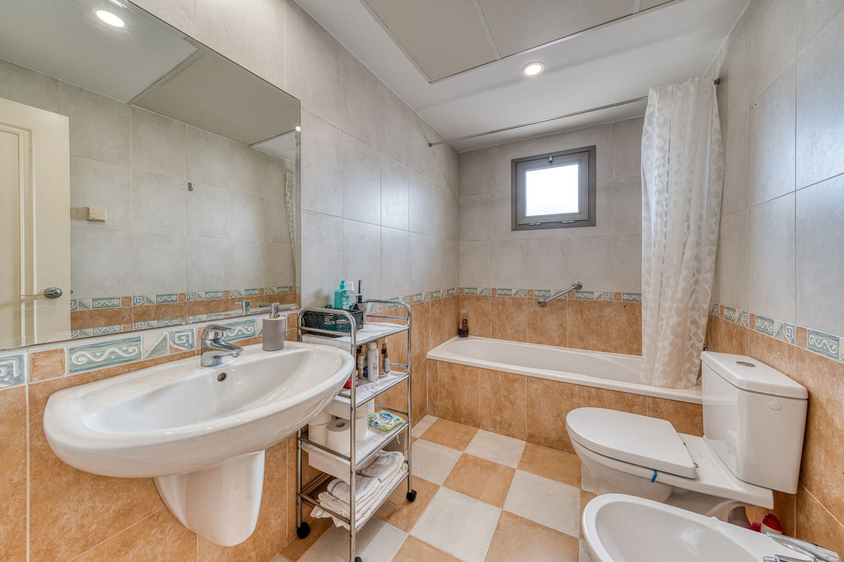 Se vende Apartamento Planta Media de 2 dormitorios en Costa Del Sol, Málaga, España