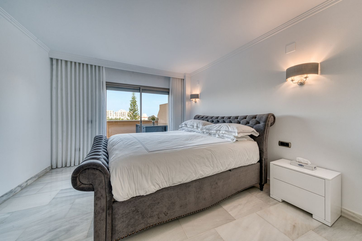 Se vende Apartamento Planta Media de 2 dormitorios en Costa Del Sol, Málaga, España