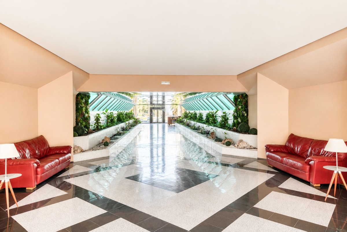 Se vende Apartamento Planta Media de 2 dormitorios en Costa Del Sol, Málaga, España