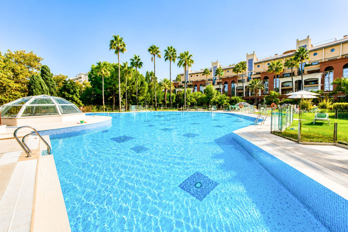 Se vende Apartamento Planta Media de 2 dormitorios en Costa Del Sol, Málaga, España