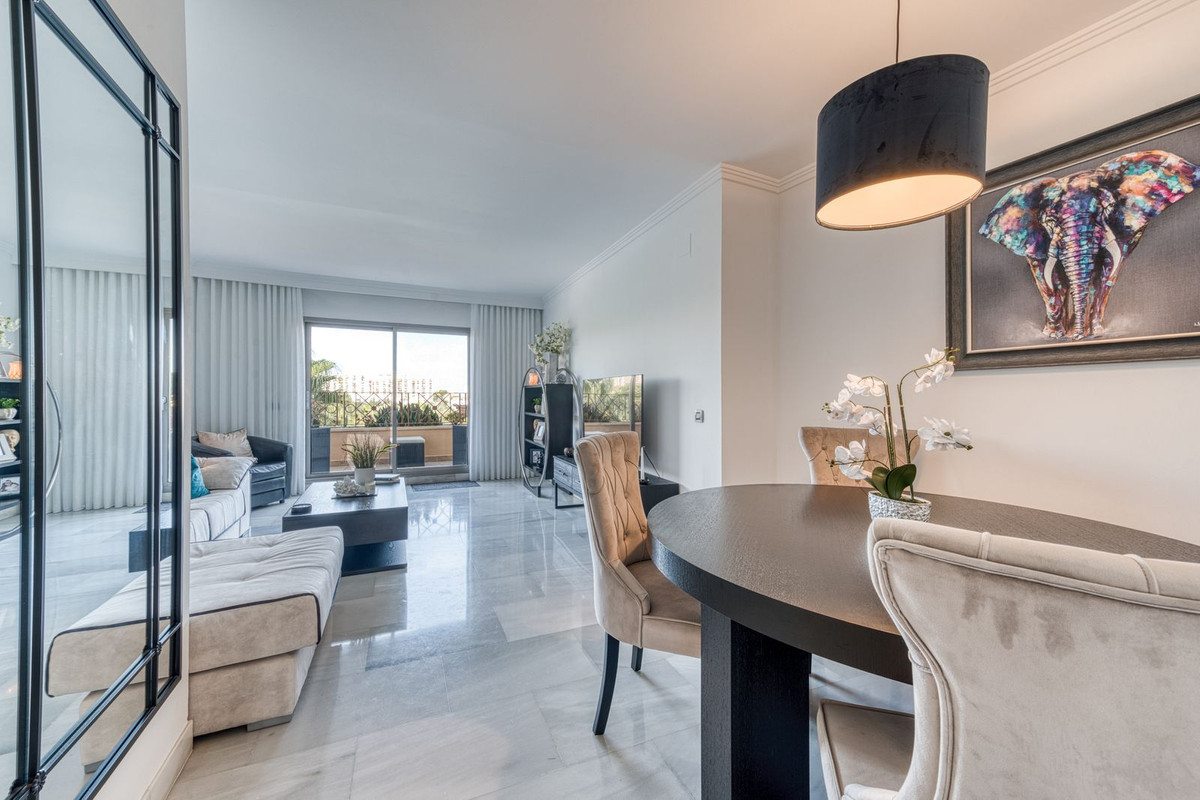 Se vende Apartamento Planta Media de 2 dormitorios en Costa Del Sol, Málaga, España