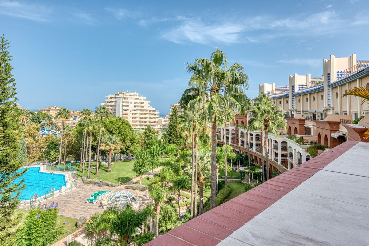 Se vende Apartamento Planta Media de 2 dormitorios en Costa Del Sol, Málaga, España