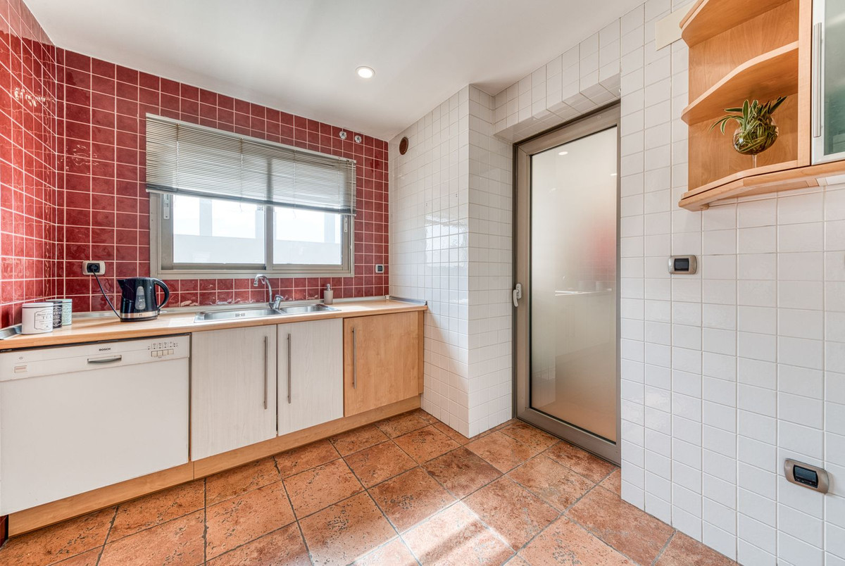 Se vende Apartamento Planta Media de 2 dormitorios en Costa Del Sol, Málaga, España