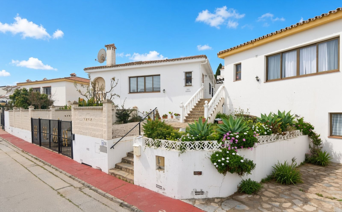3 Bed Townhouse for sale in La Duquesa Costa Del Sol, Málaga, Spain
