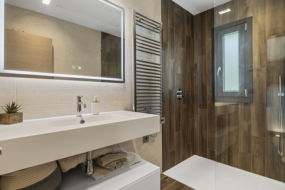 Se vende Villa - Chalet de 4 dormitorios en Costa Del Sol, Málaga, España