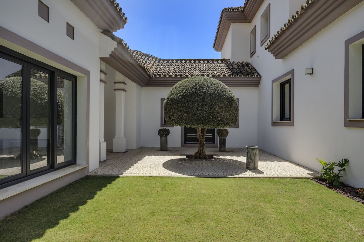 Se vende Villa - Chalet de 4 dormitorios en Costa Del Sol, Málaga, España