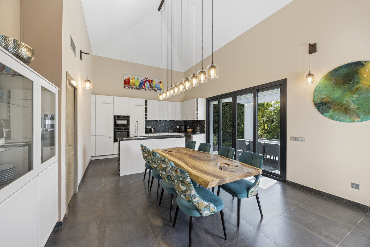 Se vende Villa - Chalet de 4 dormitorios en Costa Del Sol, Málaga, España