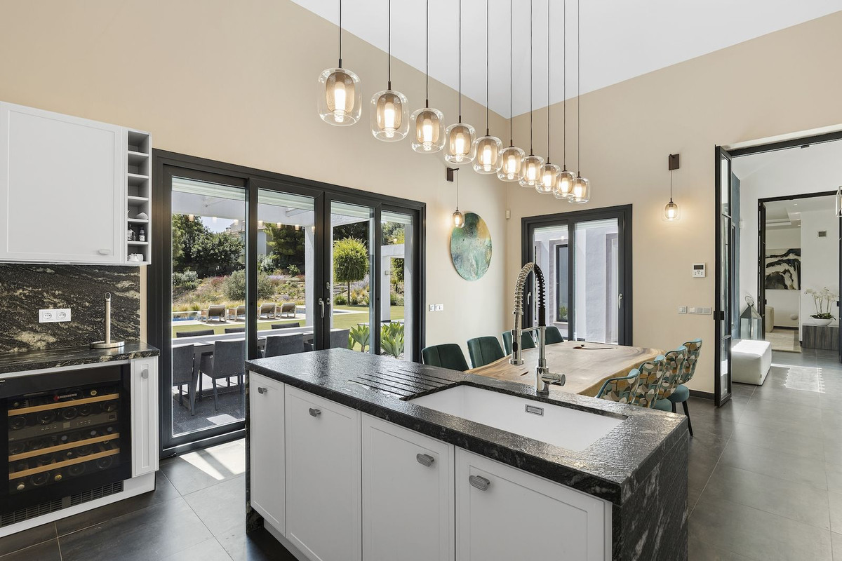 Se vende Villa - Chalet de 4 dormitorios en Costa Del Sol, Málaga, España
