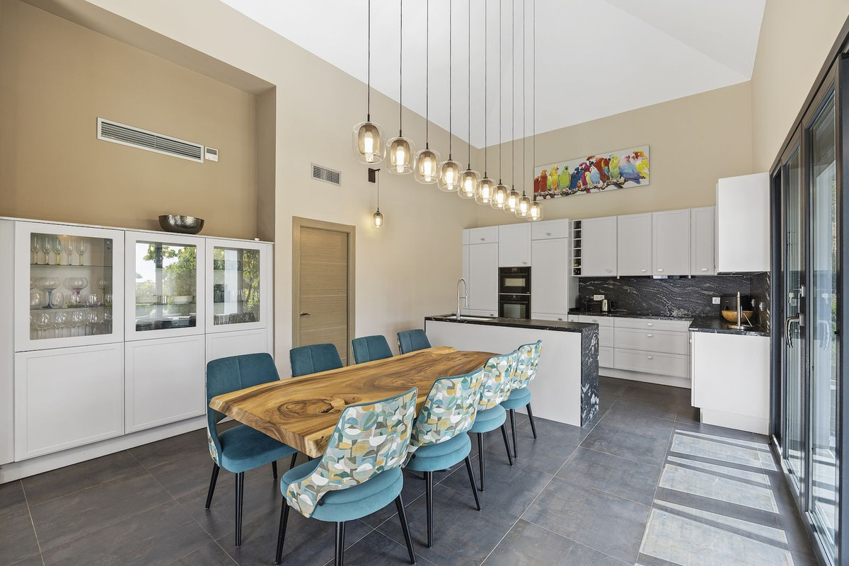 Se vende Villa - Chalet de 4 dormitorios en Costa Del Sol, Málaga, España