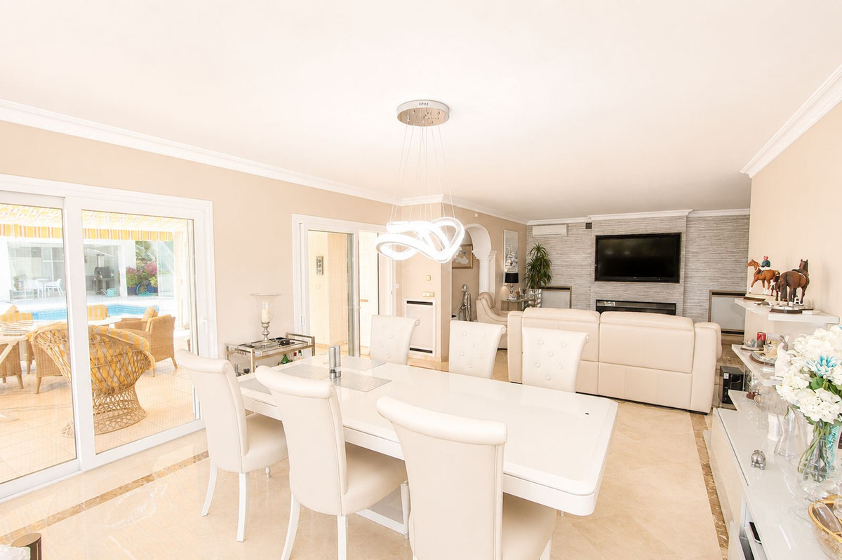 Se vende Villa - Chalet de 4 dormitorios en Costa Del Sol, Málaga, España