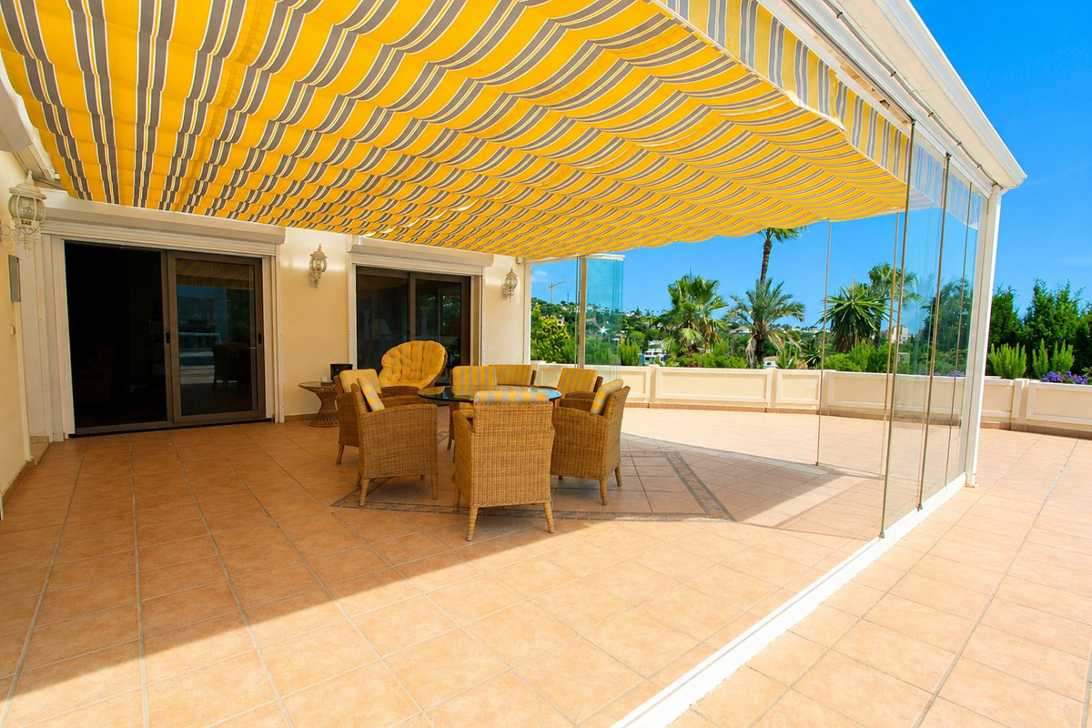 Se vende Villa - Chalet de 4 dormitorios en Costa Del Sol, Málaga, España