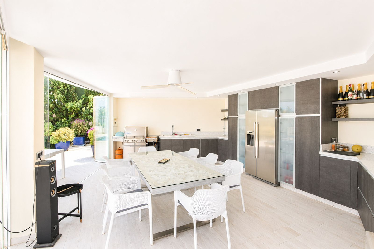Se vende Villa - Chalet de 4 dormitorios en Costa Del Sol, Málaga, España