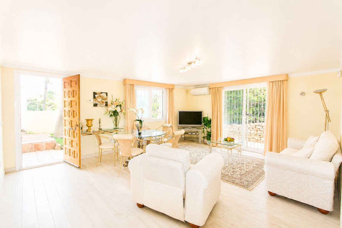 Se vende Villa - Chalet de 4 dormitorios en Costa Del Sol, Málaga, España