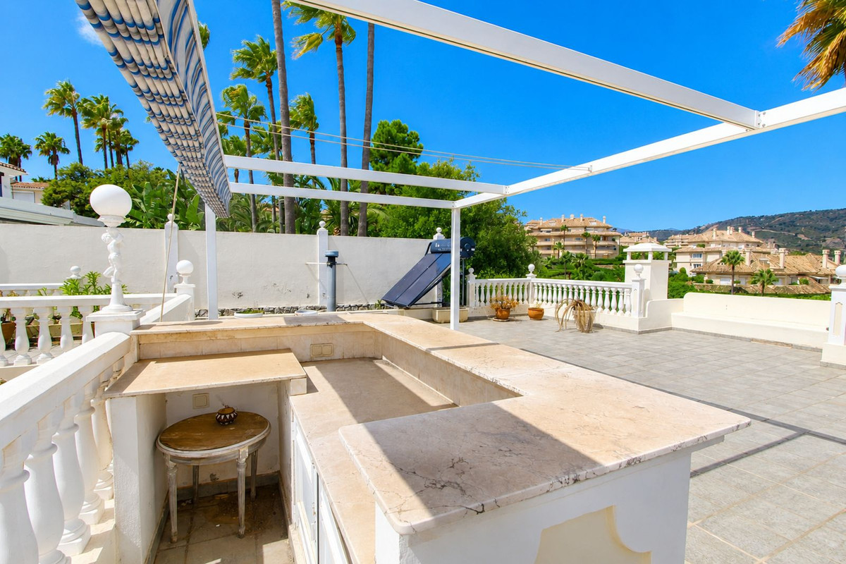 Se vende Villa - Chalet de 4 dormitorios en Costa Del Sol, Málaga, España