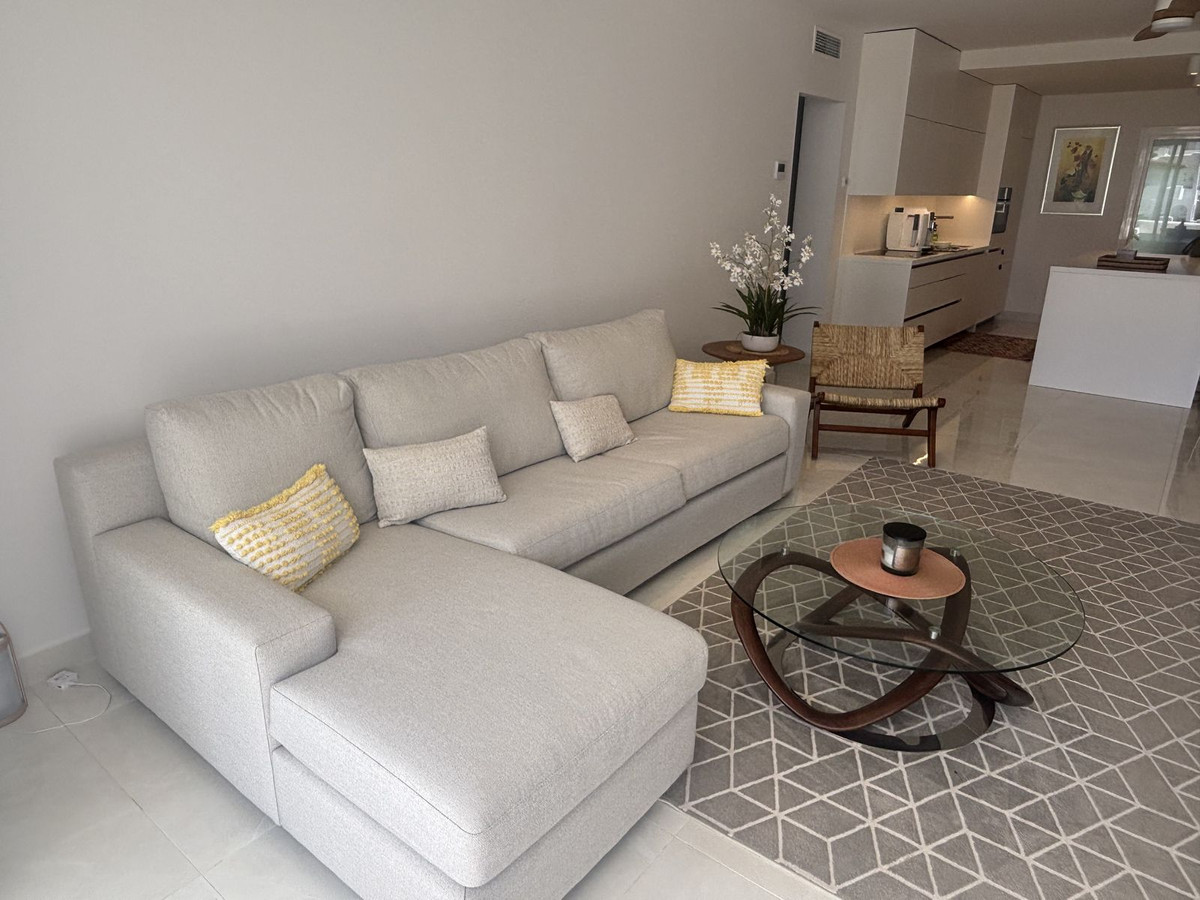 Se vende Apartamento Planta Media de 2 dormitorios en Costa Del Sol, Málaga, España