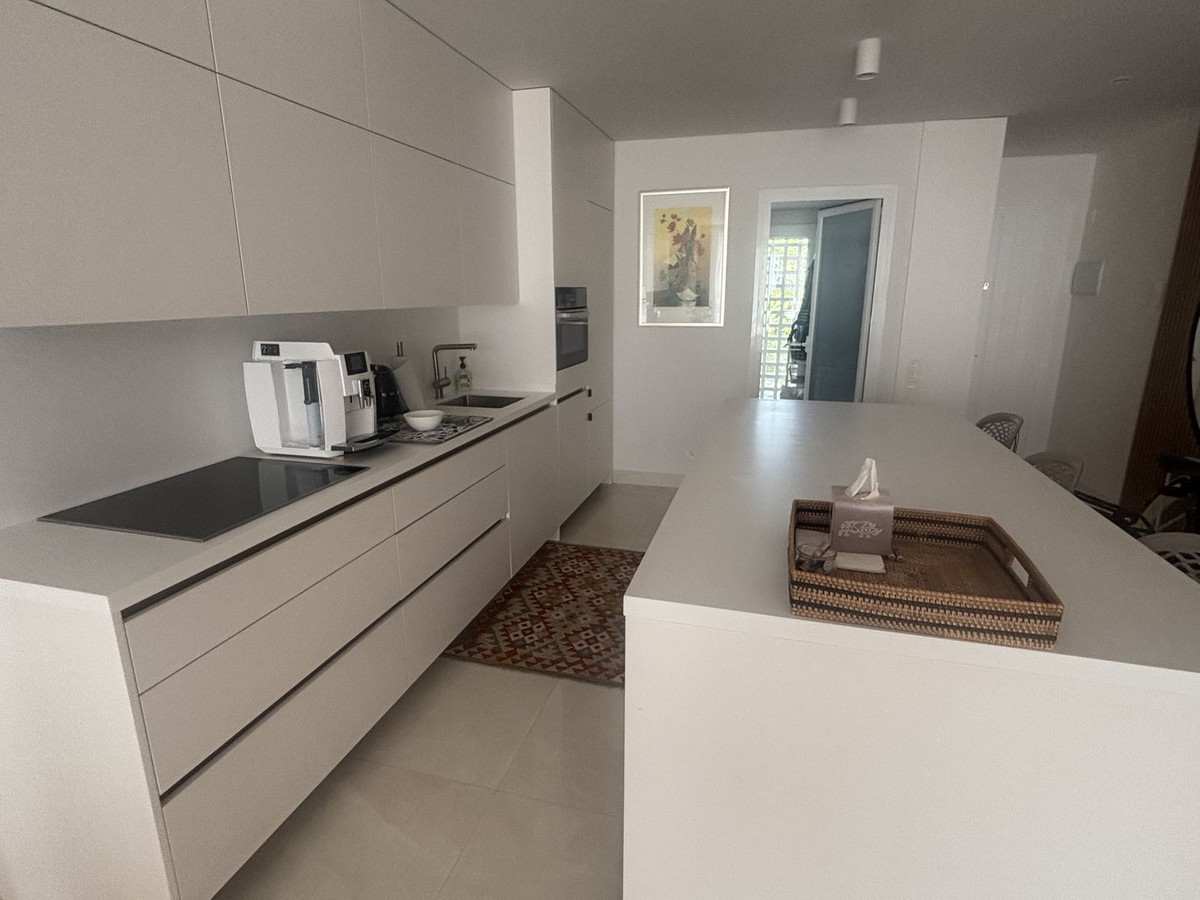 Se vende Apartamento Planta Media de 2 dormitorios en Costa Del Sol, Málaga, España
