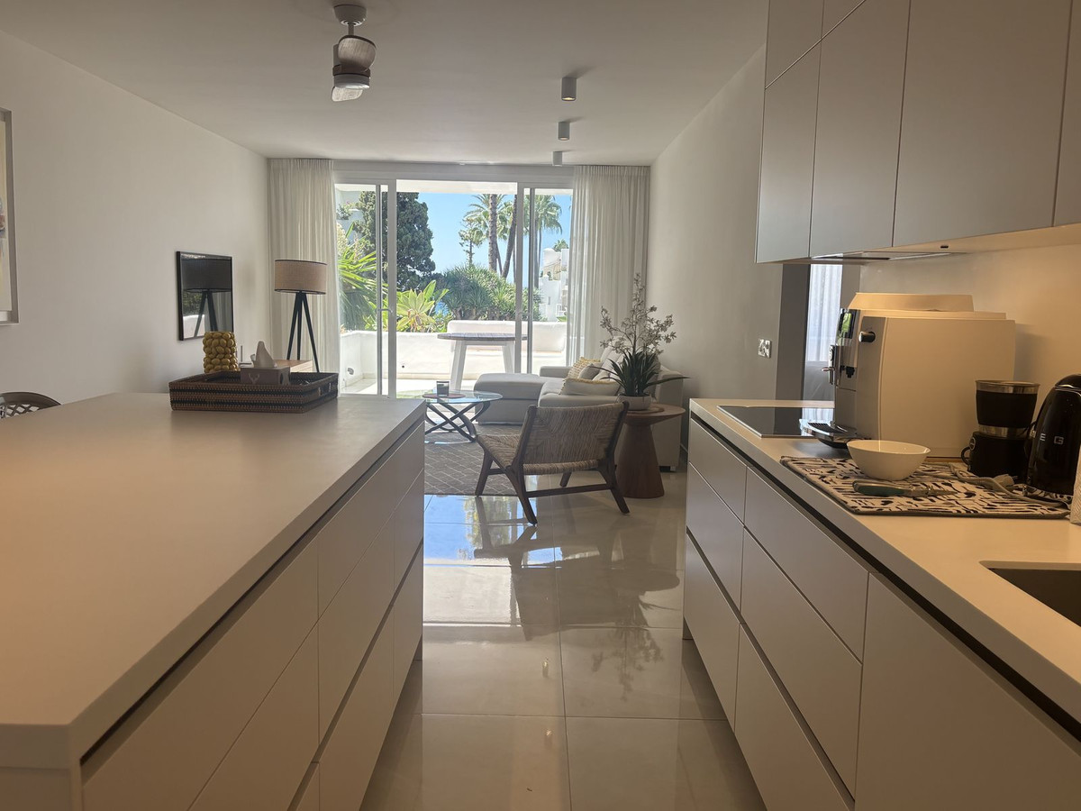 Se vende Apartamento Planta Media de 2 dormitorios en Costa Del Sol, Málaga, España