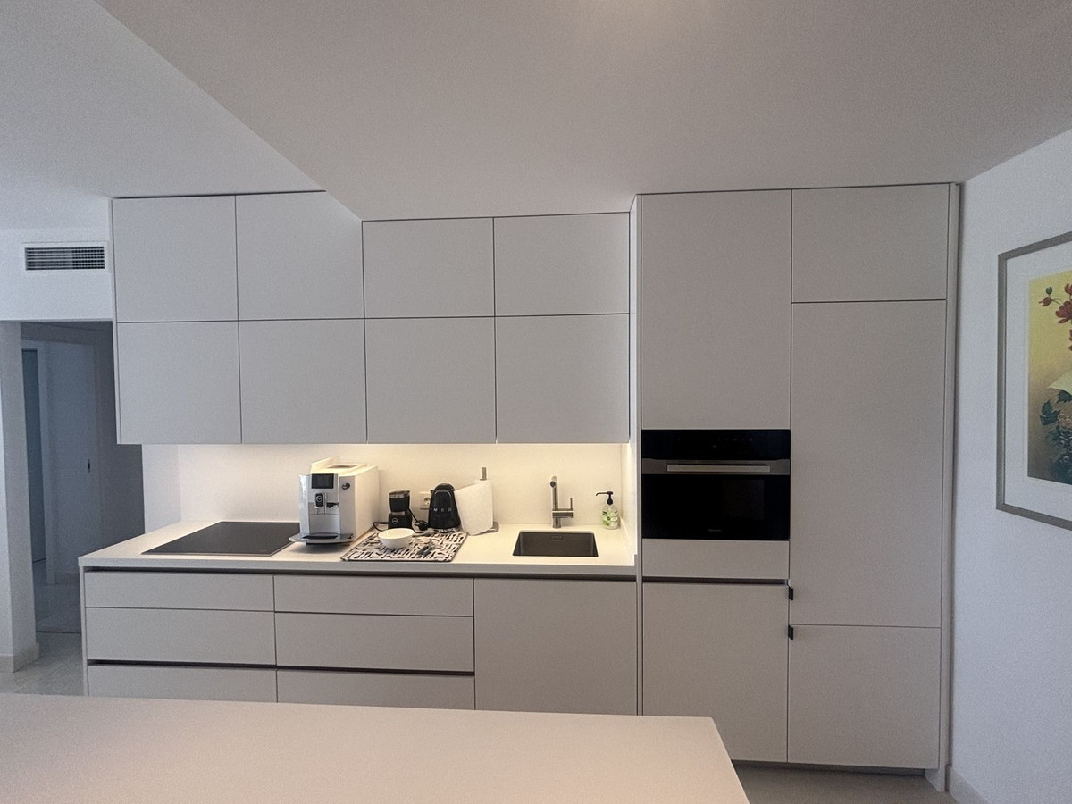 Se vende Apartamento Planta Media de 2 dormitorios en Costa Del Sol, Málaga, España