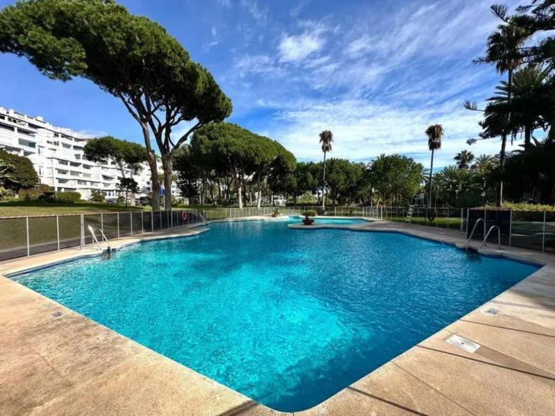 Se vende Apartamento Planta Media de 2 dormitorios en Costa Del Sol, Málaga, España