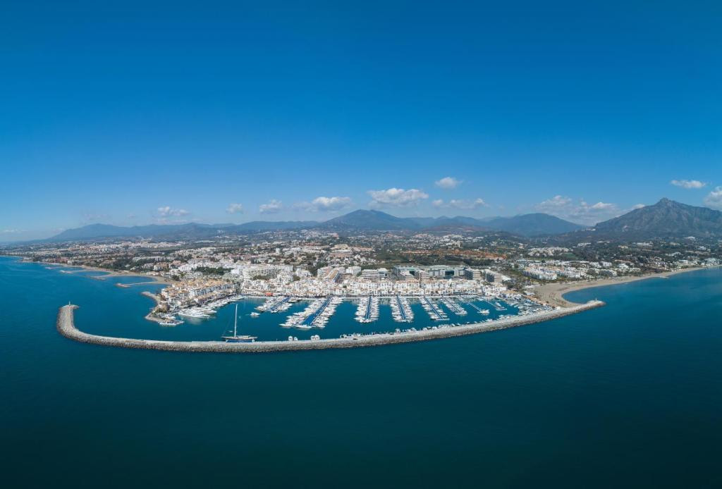 Se vende Apartamento Planta Media de 2 dormitorios en Costa Del Sol, Málaga, España