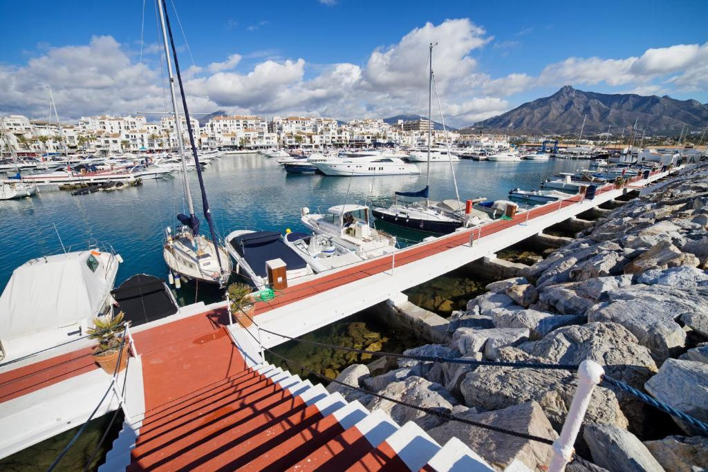 Se vende Apartamento Planta Media de 2 dormitorios en Costa Del Sol, Málaga, España