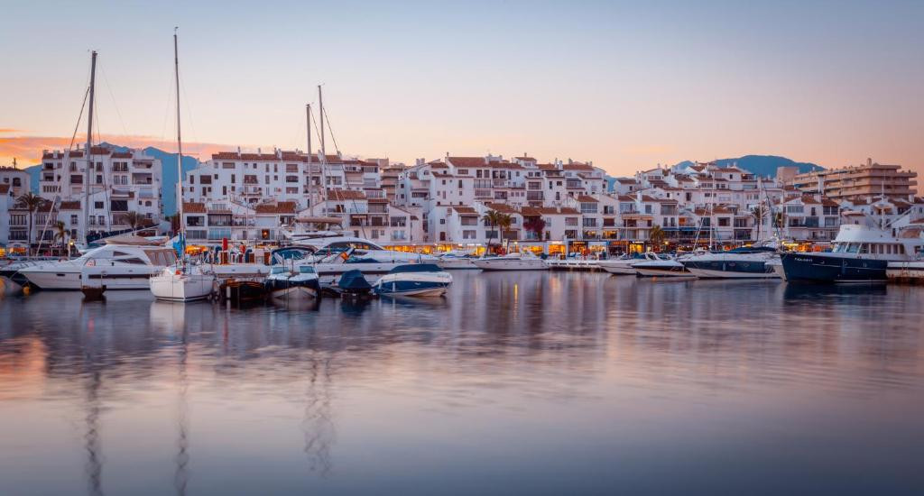 Se vende Apartamento Planta Media de 2 dormitorios en Costa Del Sol, Málaga, España