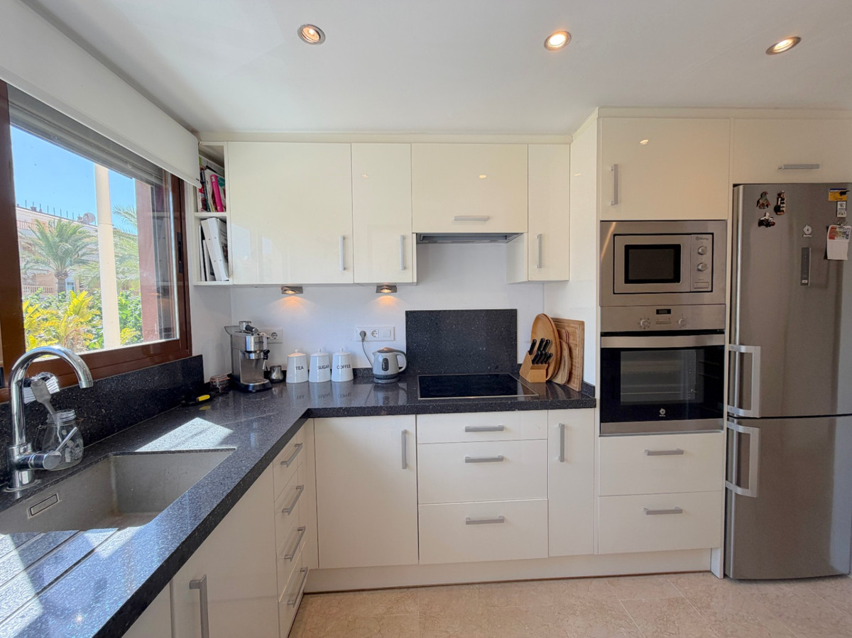 Se vende Apartamento Planta Media de 3 dormitorios en Costa Blanca, Alicante, España
