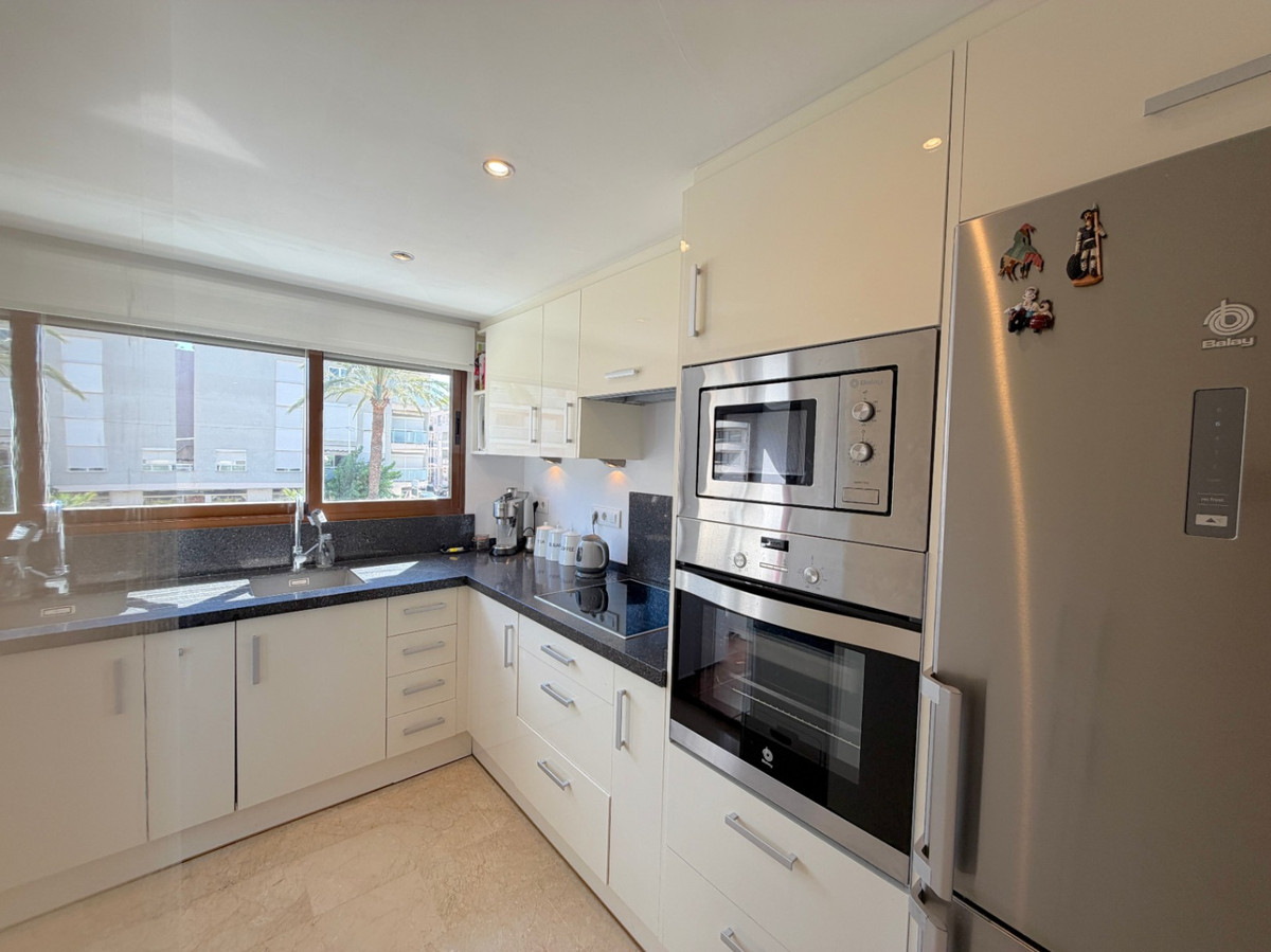 Se vende Apartamento Planta Media de 3 dormitorios en Costa Blanca, Alicante, España