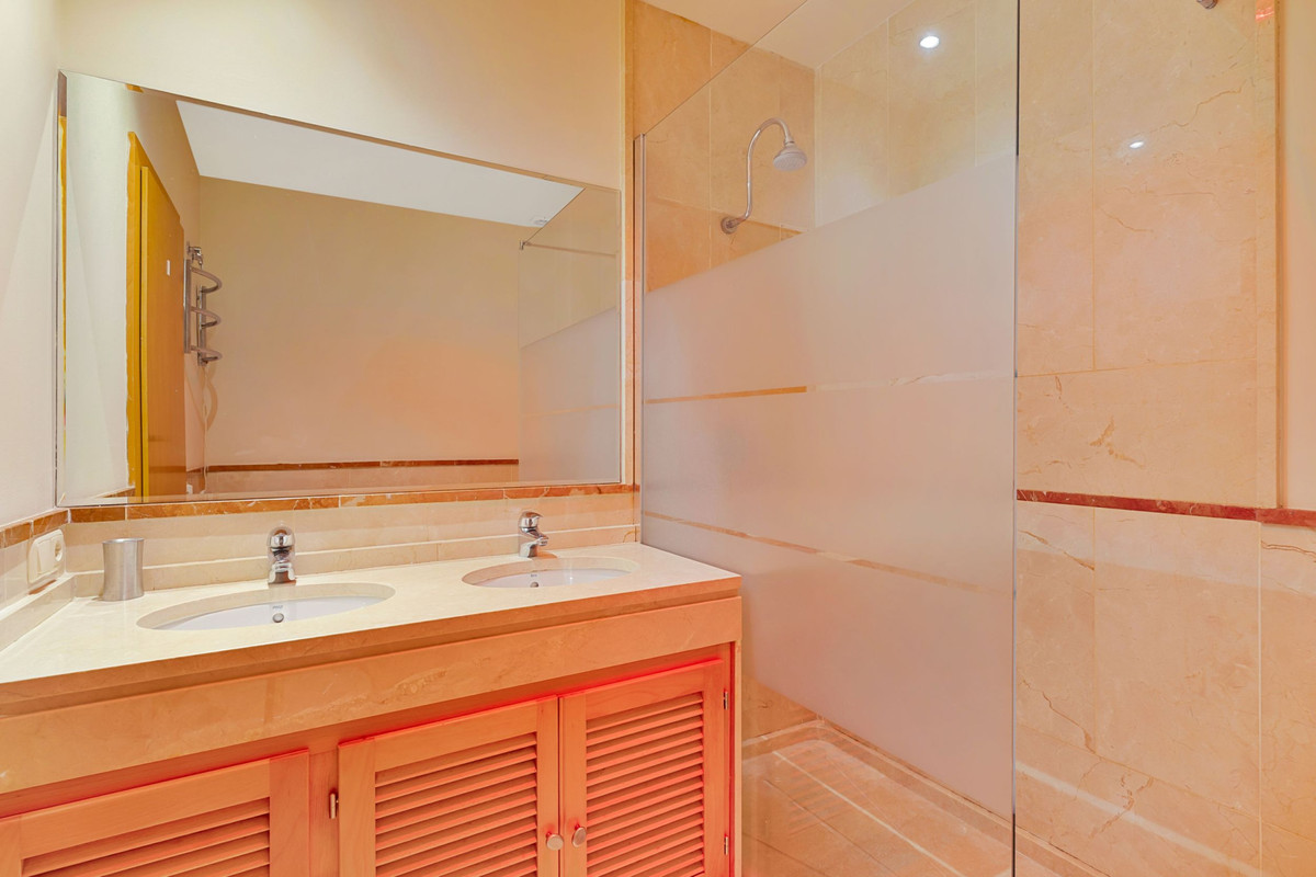 Se vende Apartamento Planta Baja de 2 dormitorios en Costa Del Sol, Málaga, España
