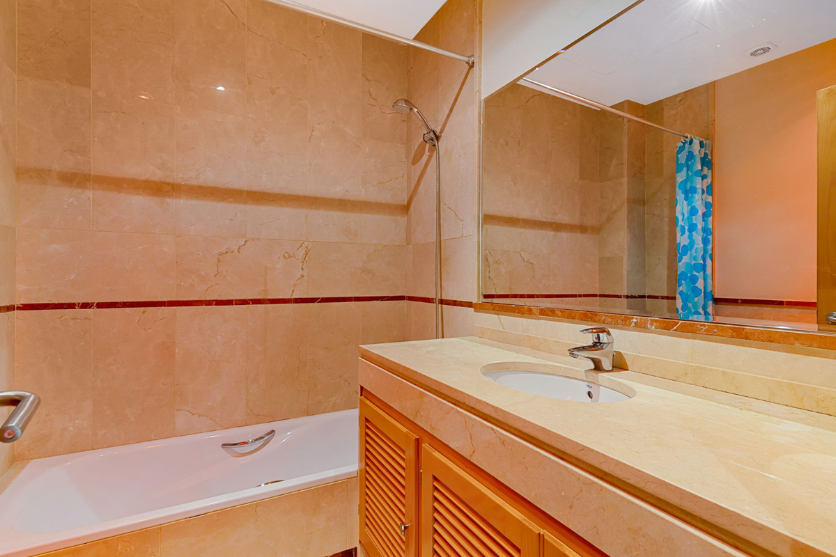 Se vende Apartamento Planta Baja de 2 dormitorios en Costa Del Sol, Málaga, España