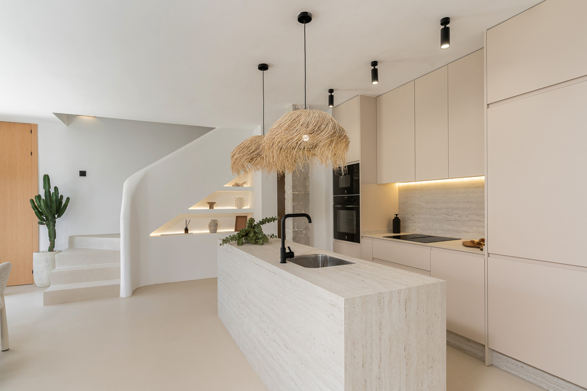 5 Bed Townhouse for sale in El Pinillo Costa Del Sol, Málaga, Spain
