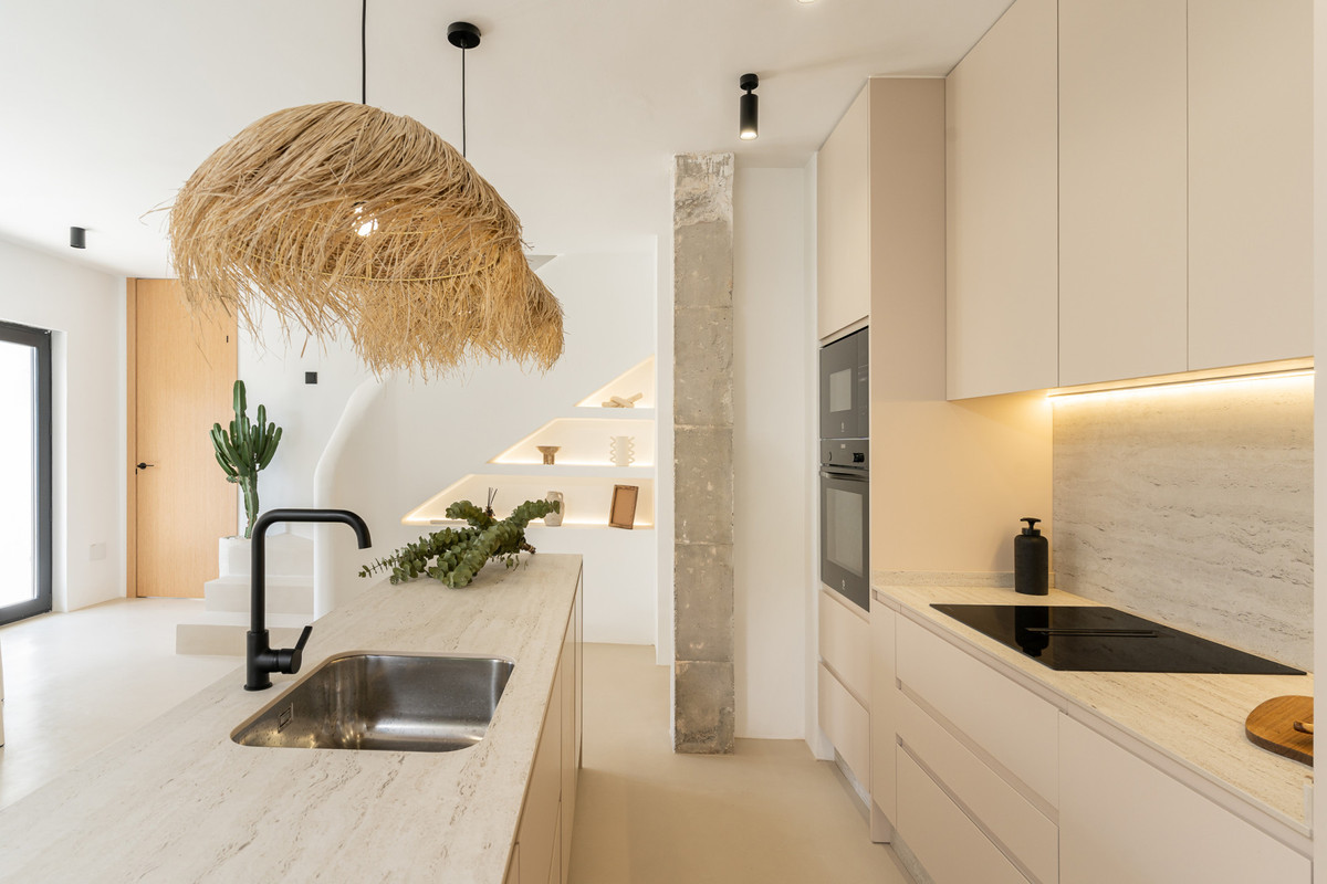5 Bed Townhouse for sale in El Pinillo Costa Del Sol, Málaga, Spain