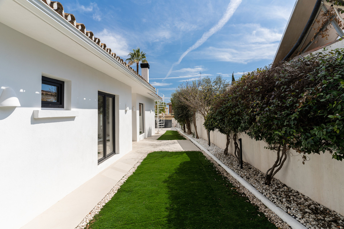 5 Bed Townhouse for sale in El Pinillo Costa Del Sol, Málaga, Spain