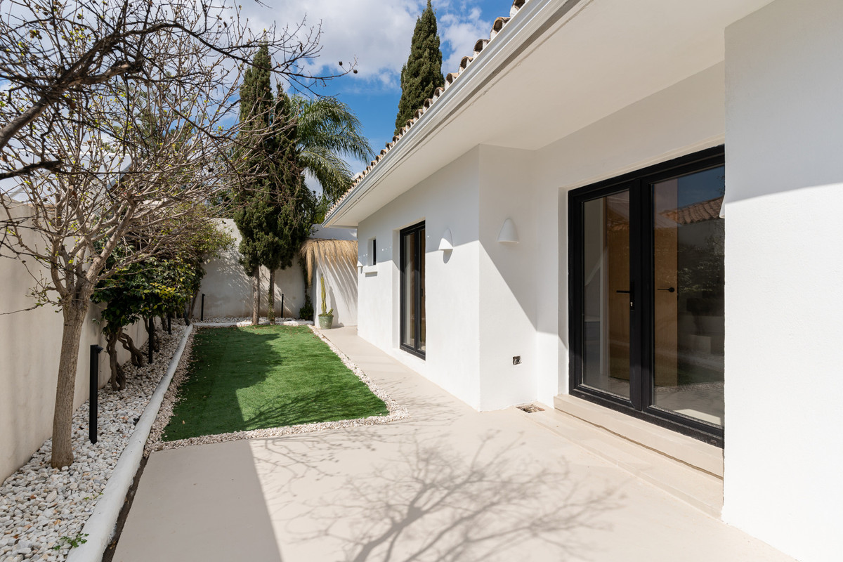5 Bed Townhouse for sale in El Pinillo Costa Del Sol, Málaga, Spain