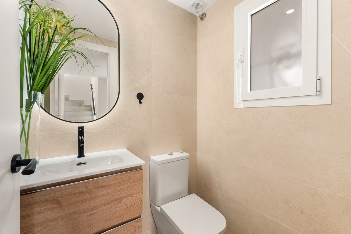4 Bed Townhouse for sale in Estepona Costa Del Sol, Málaga, Spain