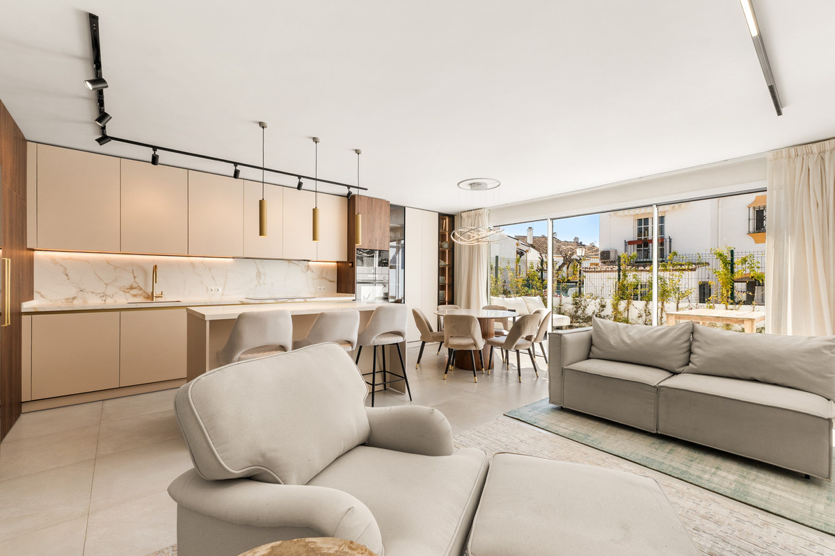4 Bed Townhouse for sale in Estepona Costa Del Sol, Málaga, Spain