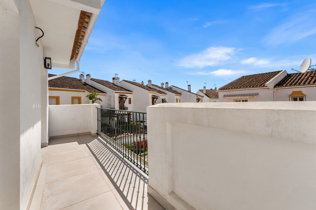 4 Bed Townhouse for sale in Estepona Costa Del Sol, Málaga, Spain
