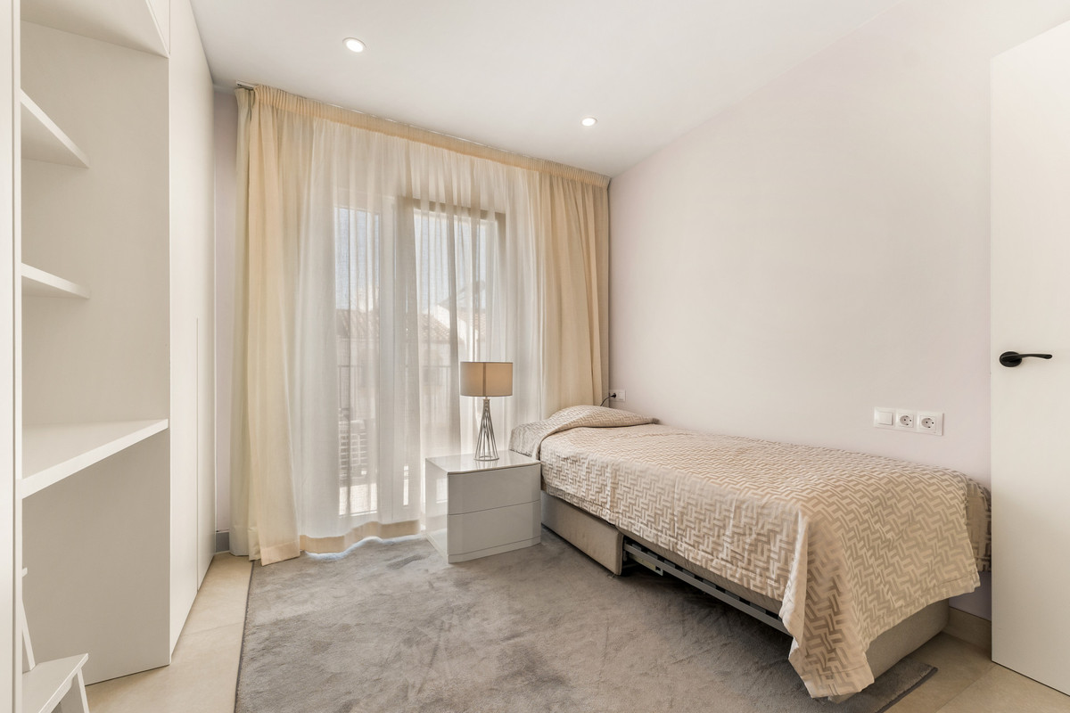 4 Bed Townhouse for sale in Estepona Costa Del Sol, Málaga, Spain